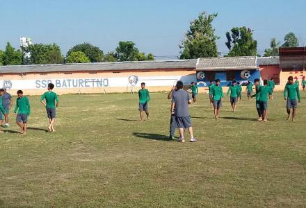 Sebelum Melakukan Laga  Uji Coba, Tinmas Indonesia U-16 Berlatih di Lapangan Wiyoro