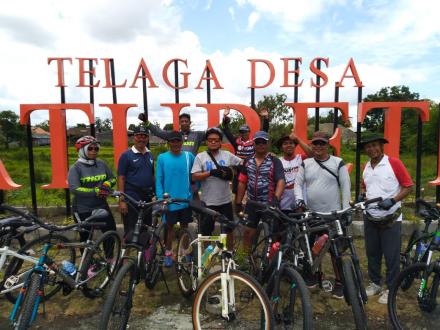 Kunjungan Komunitas 746 Gowes di Telaga Desa Baturetno