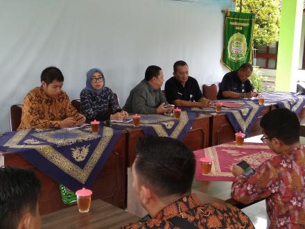 Kunjungan Tim Pusat Kajian Akuntabilitas Keuangan negara Sekretaris jenderal dan badan keahlian DPR 
