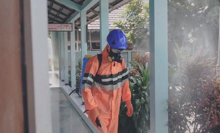 Penyemprotan Disinfektan di Lingkungan Desa Baturetno