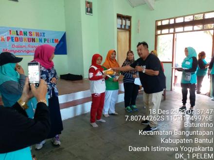 Jalan Sehat PKK Padukuhan Pelem dalam memperingati Hari Ibu