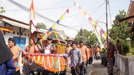KIRAB BUDAYA DAN MERTI DUSUN PADUKUHAN PELEM