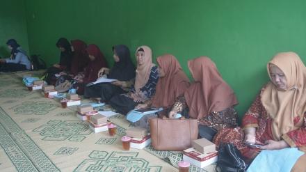 PENINGKATAN KAPASITAS KADER KESEHATAN PADUKUHAN WIYORO