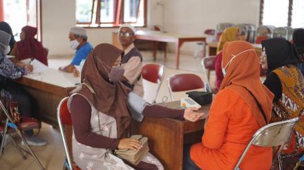 PEMERIKSAAN KESEHATAN PTM DI POSBINDU PTM RETNO WARAS