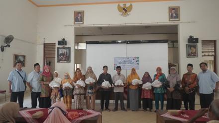 PEMBAGIAN BANSOS LANSIA